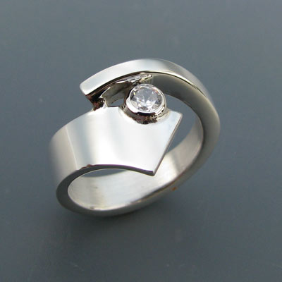 Zilveren ring met zirkonia.