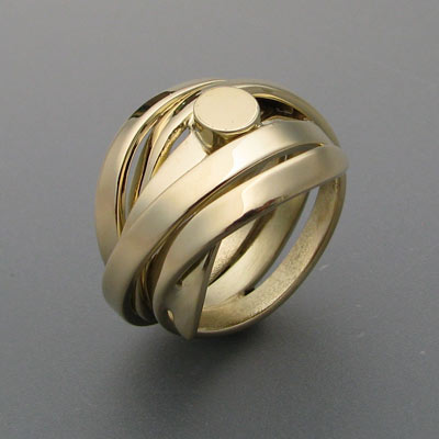 As-ring, gemaakt van diversen sieraden.( omgesmolten)