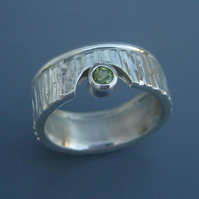 R.009: Zilveren ring met amathyst.