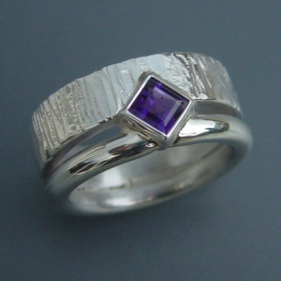 R.009: Zilveren ring met amathyst.