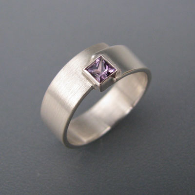 Zilveren ring met Amathyst